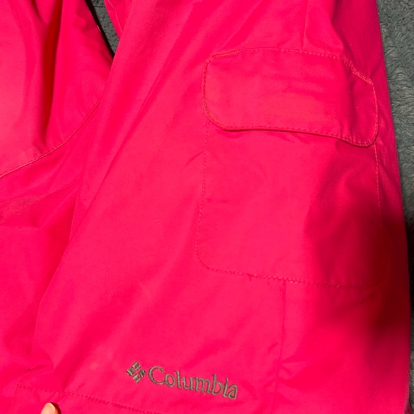 Columbia snowpants with adjustable waist and ankle strap for snug fit over boots - Picture 6 of 9